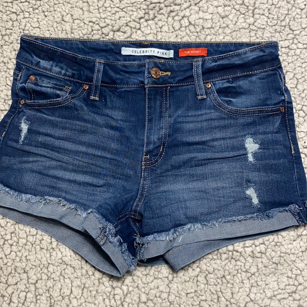 CELEBRITY PINK MID RISE SHORT